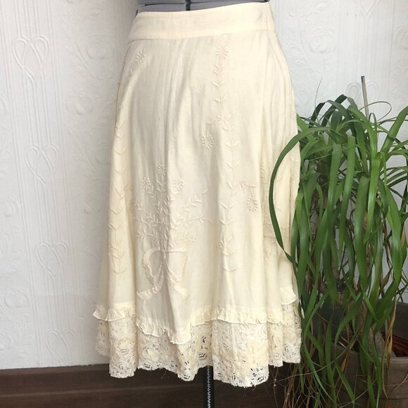 Never worn Tara Jarmon skirt and top beige lace and embroidery size 8-10 US - Picture 4 of 5